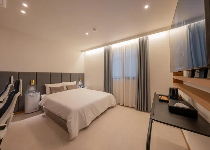 H-avenue Munhyeon Hotel *
