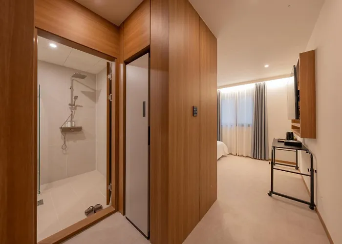 Hotel H-avenue Munhyeon *