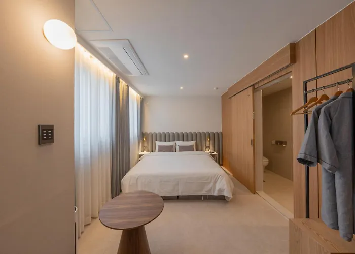 Hotel H-avenue Munhyeon *