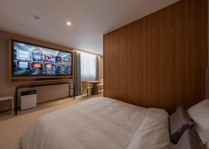 Hotel H-avenue Munhyeon Busan